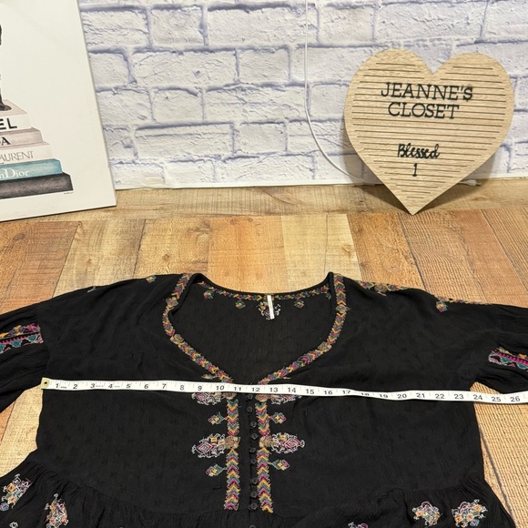 Free People Arianna Tunic Top Sz large Peasant Boho Embroidered Crinkled - Picture 16 of 16